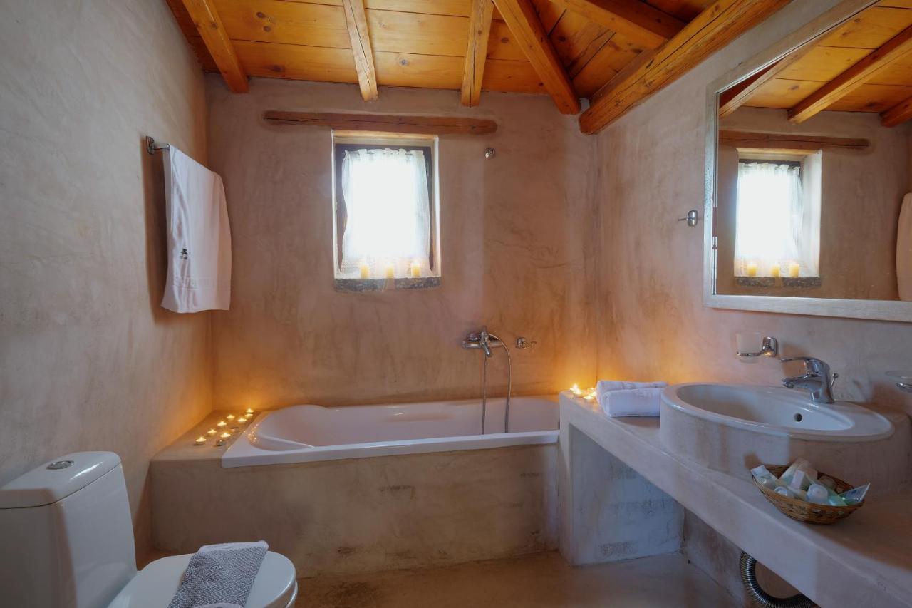 Achelatis Traditional Guest Houses อาเรโอโปลิส ภายนอก รูปภาพ