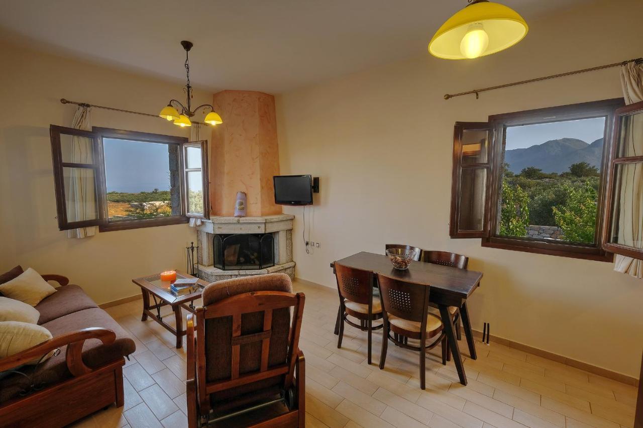 Achelatis Traditional Guest Houses อาเรโอโปลิส ภายนอก รูปภาพ