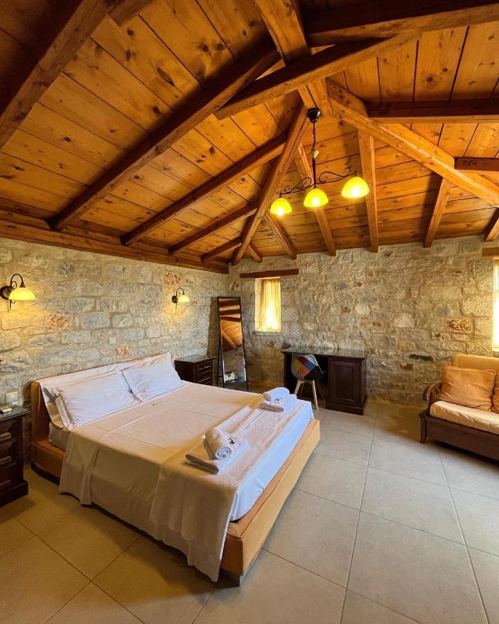 Achelatis Traditional Guest Houses อาเรโอโปลิส ภายนอก รูปภาพ
