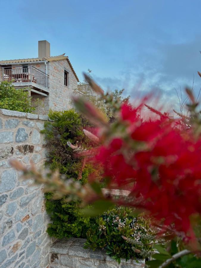 Achelatis Traditional Guest Houses อาเรโอโปลิส ภายนอก รูปภาพ