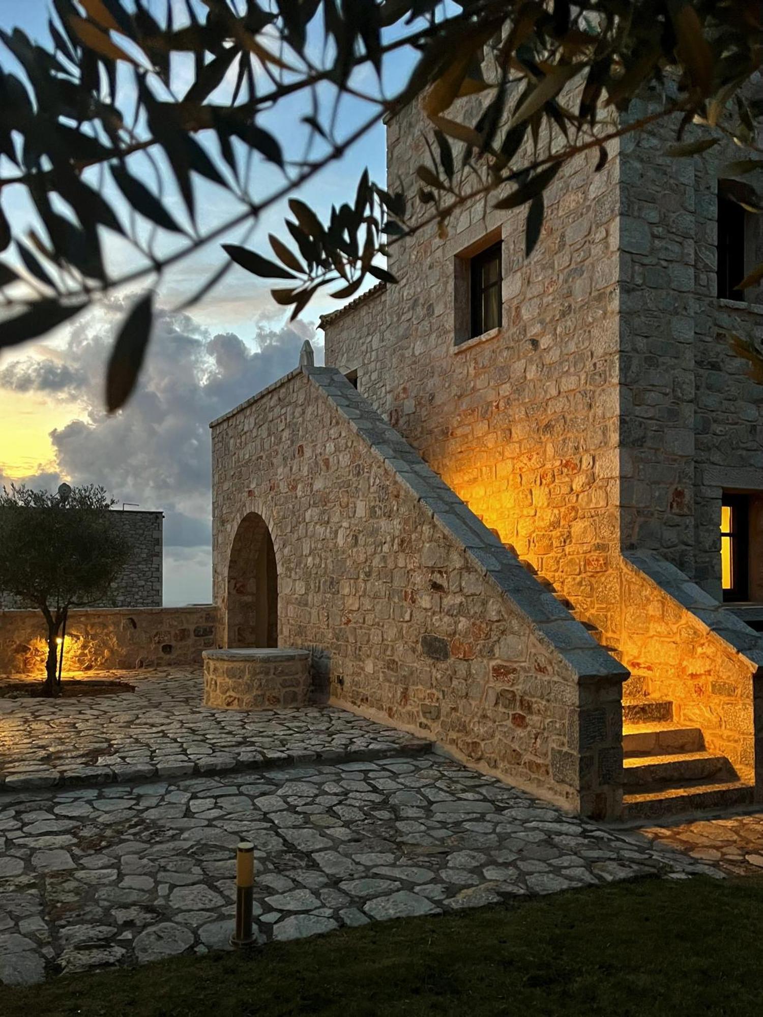 Achelatis Traditional Guest Houses อาเรโอโปลิส ภายนอก รูปภาพ