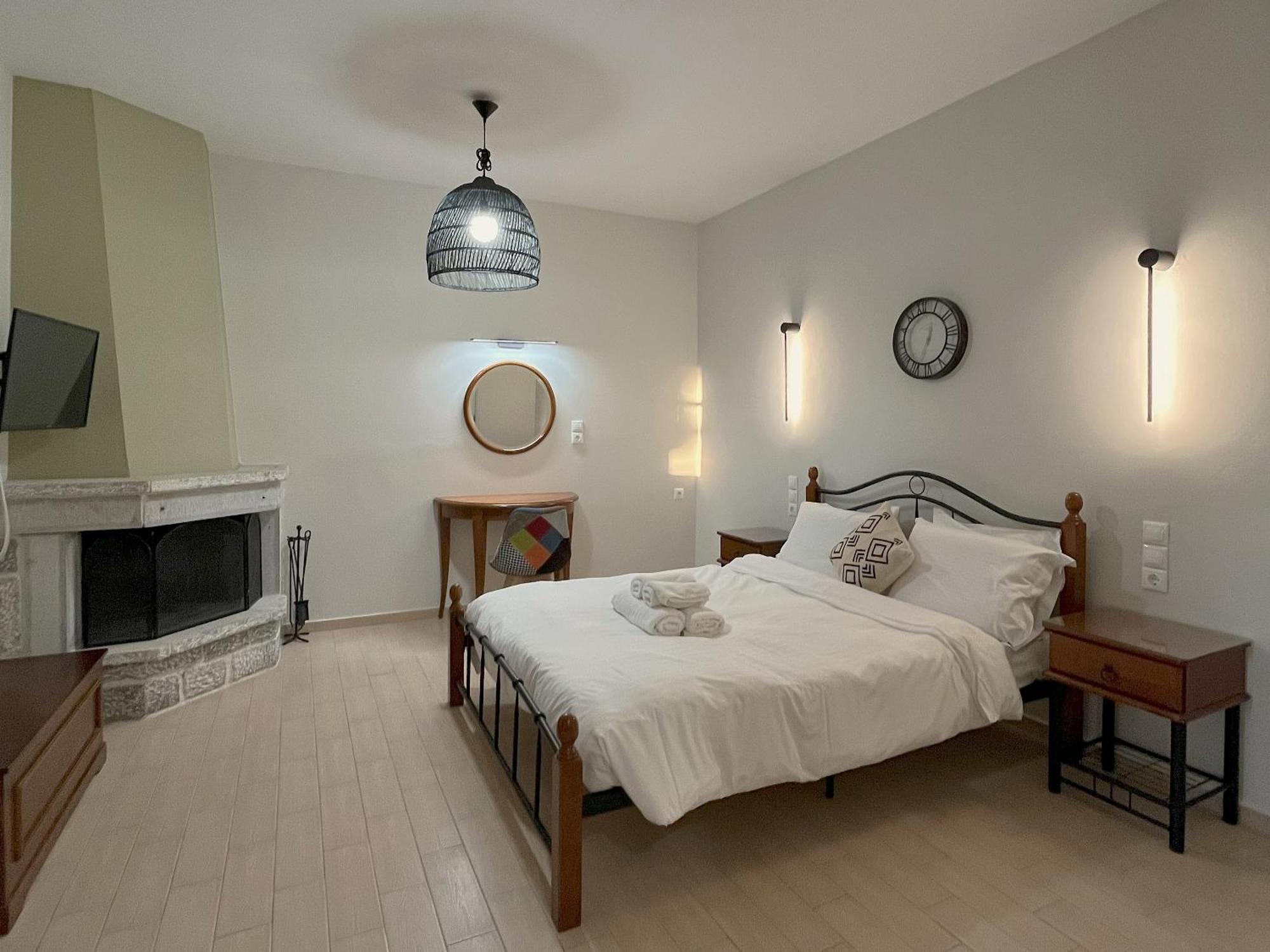 Achelatis Traditional Guest Houses อาเรโอโปลิส ภายนอก รูปภาพ